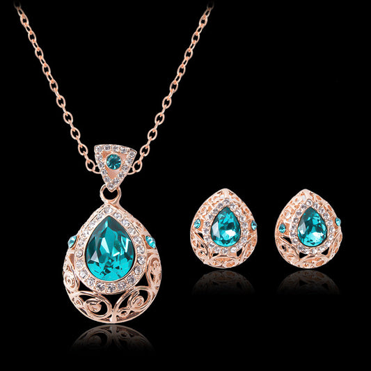Opulent Hollows: Luxurious Patterns in Jewelry Sets